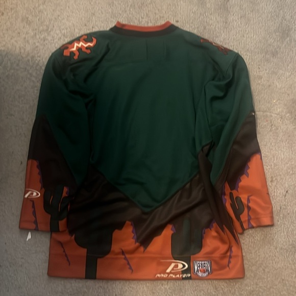 🏒🌵 Vintage Arizona Coyotes Pro Player jersey youth size S/M - Picture 2 of 5